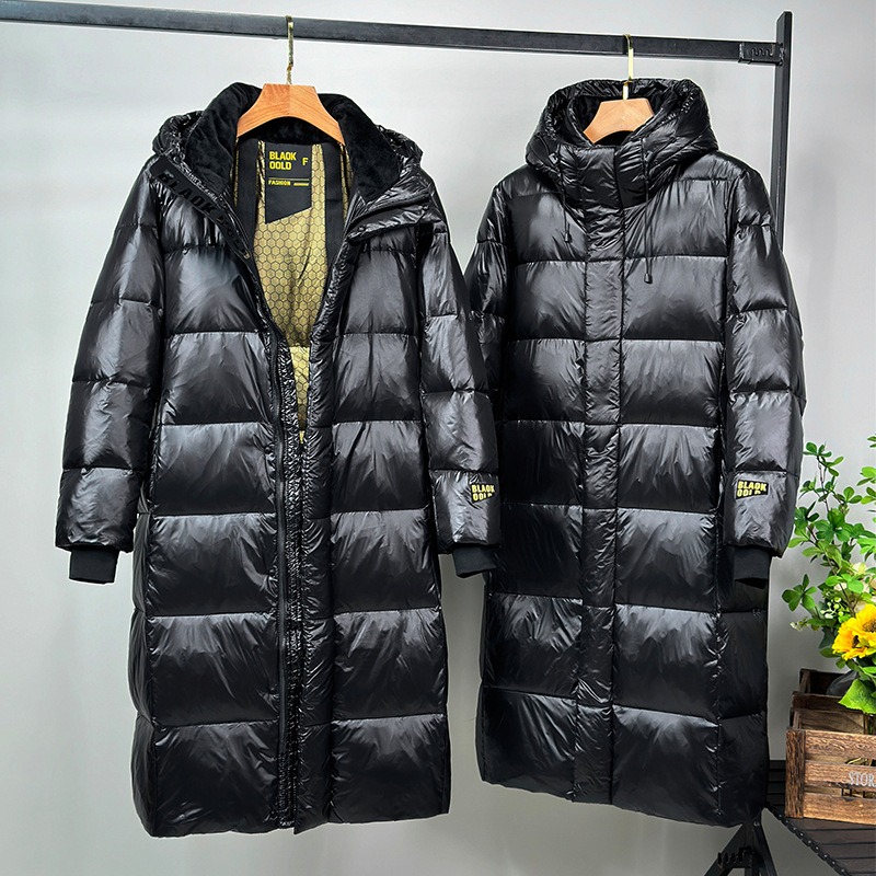 Trench Coat Formal - Schwarze Winter-Daunenjacke mit Kapuze, mittellanger weißer