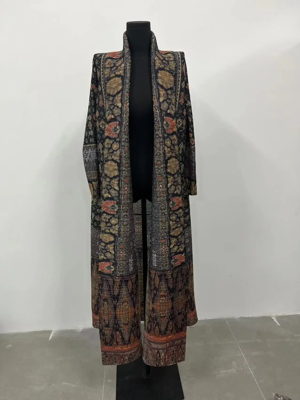 Miyake Plissee Druck Faltbarer – Trench Coat Formal Bewertung und Preis
