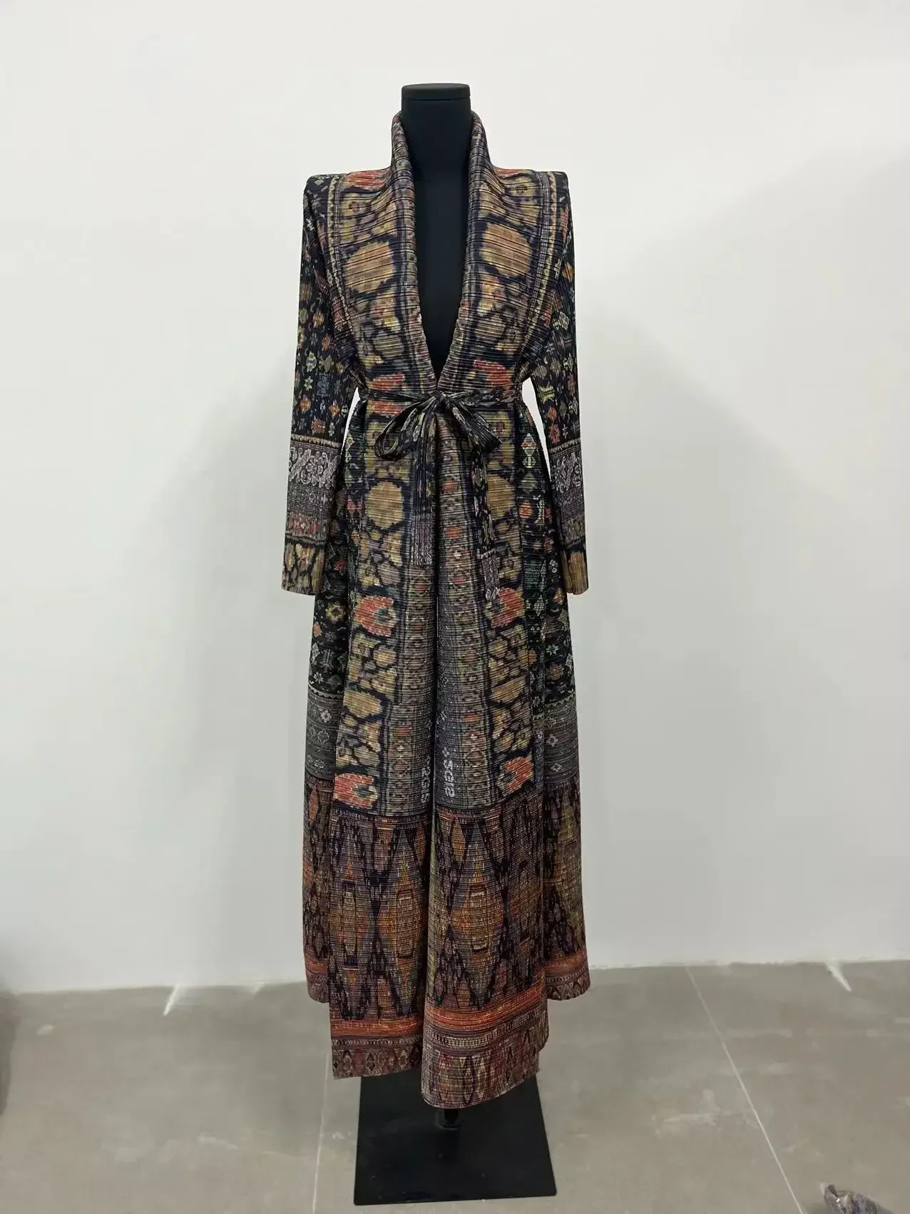 Miyake Plissee Druck Faltbarer – Trench Coat Formal Bewertung und Preis